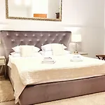Apartments Giron